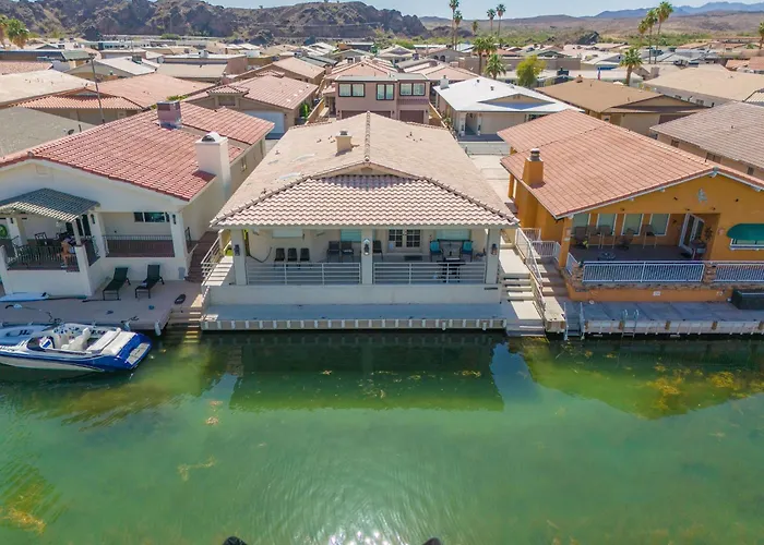 Oceans 11, Canal Front Family Fun, 60-ft Dock Holiday home *