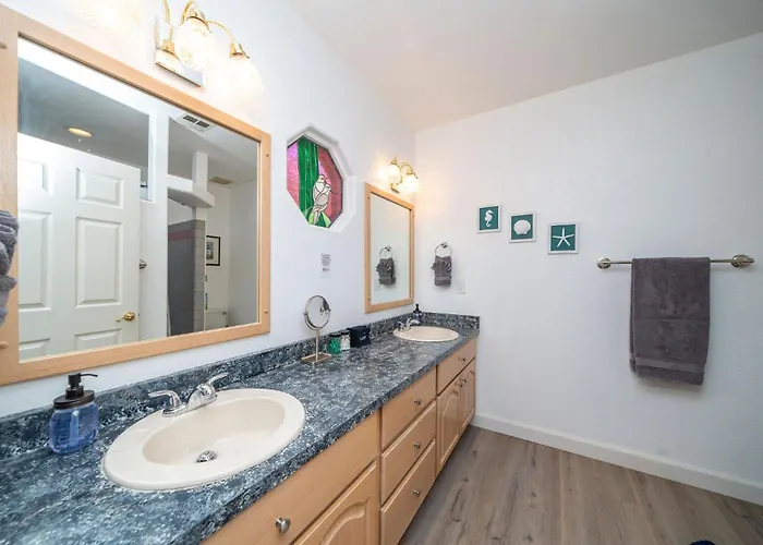 Oceans 11, Canal Front Family Fun, 60-ft Dock Holiday home