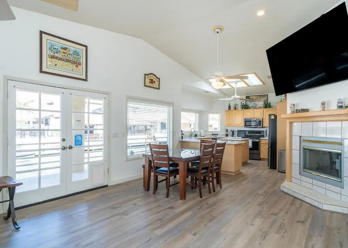 Holiday home Oceans 11, Canal Front Family Fun, 60-ft Dock Parker